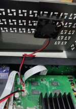 10_Fan screwed to the top cover.webp 10_Fan screwed to the top cover.webp
